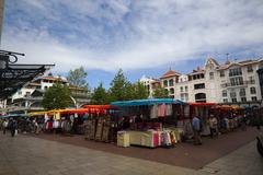 Marché d'Arcachon market stalls with canopy and people