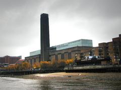 Bankside, Founders Arms, and Tate Modern in London