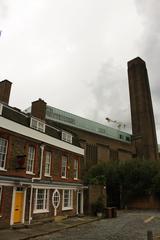 Cardinal's Wharf houses with Tate Modern in the background