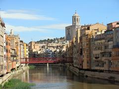 Façana del riu in Girona with El Pont de les Peixateries Velles and Girona Cathedral