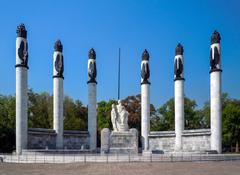 A monument commemorating child heroes