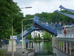 Schleuse Woltersdorf in operation with surrounding nature