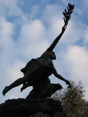 Monumento ai caduti by Ernesto Bazzaro in Via Vittorio Veneto