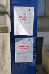 Totem at the entrance of the Museum of the History of Science, closed during COVID-19 in Geneva