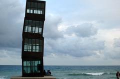 L'Estel Ferit sculpture on Barceloneta beach