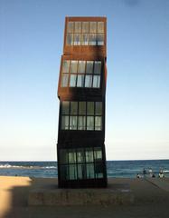 L'Estel Ferit sculpture in Barceloneta Beach