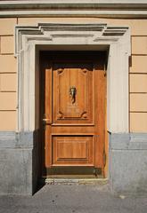 Door in St. Petersburg on Konnogvardeysky Boulevard