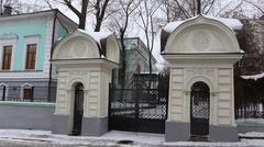 gate of Bolshoy Tryohsvyatskiy house