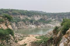 trail towards Bhardwaj Lake