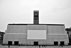 restoration works on the facade of Palazzo del Podestà in Bologna