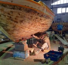 Athanasios Vlamis performing traditional caulking in his new wooden boat