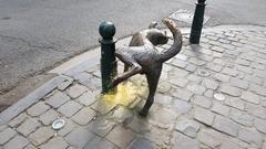 Het Zinneke bronze statue in Brussels, Belgium