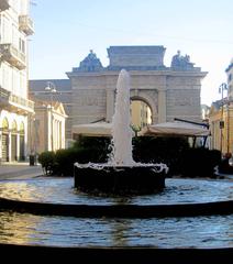 Fontana dinanzi a Porta Garibaldi in Italy