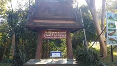 Entrance of Wat Sakithaka