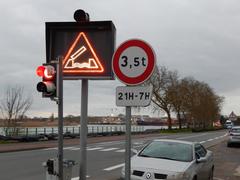 traffic signals at the intersection of Avenue de la Libération and Rue du Sergent Nicolas Anastassiou, Rochefort