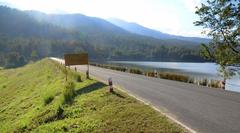 Huai Tueng Thao lake with huts and eateries along the shore