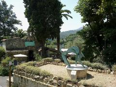 Saint-Paul-De-Vence Porte Nord statue