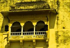 protruding balcony at Orchha Fort