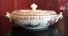 Porcelain low dish with lid from Weesp