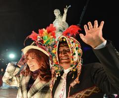 Cristina Fernández and Evo Morales unveiling monument to Juana Azurduy