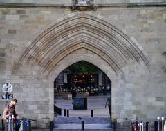 Passage of the Cailhau Gate in Bordeaux