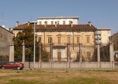 front view of Casa Bossi from via G. Lualdi