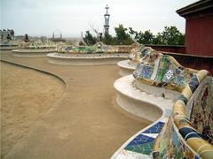 View of the bench bordering the roof of the Hypostyle Hall in Park Güell