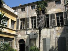 Inside view of the courtyard of Casa de Bernat Xanxo