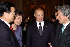 President Putin, Chinese President Hu Jintao, and Japanese Prime Minister Junichiro Koizumi at St Isaac's Cathedral