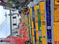 Escadaria de Selarón with people passing by