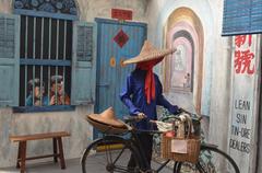 Dulang washer carrying goods to the tin shop