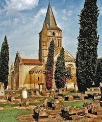 Saint-Pierre-de-la-Tour church and cemetery in Aulnay