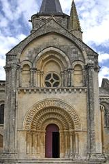 Facade of St.-Pierre Aulnay showcasing the southern transept gable and south portal