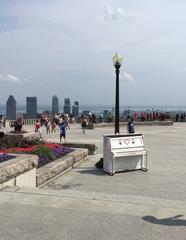 platform on Mont Royal with a panoramic city view