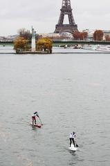 participants in the Nautic Stand Up Paddle Paris Crossing event on the Seine River