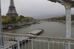 Eiffel Tower view from the Passerelle Debilly