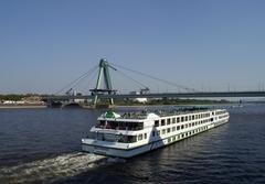 Flusskreuzfahrtschiff Beethoven von Croisi Europe an der Severinsbrücke in Köln