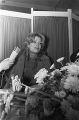 Melina Mercouri signing her book 'I was born Greek' at Bijenkorf Amsterdam, December 2, 1971