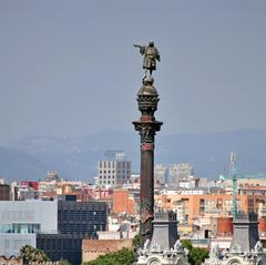 Monument a Colom in Barcelona viewed from Barceloneta