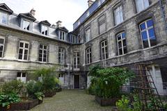 Courtyard and entrance of the Vauluisant Hotel and Museum