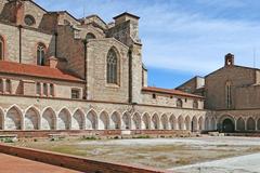 La Cathédrale St-Jean and Campo Santo cemetery in Perpignan