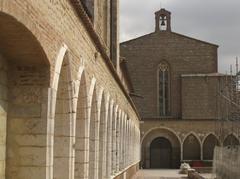 Capella Funerària and cemetery arches