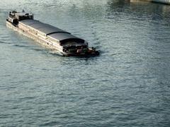 barge at Austerlitz Bridge