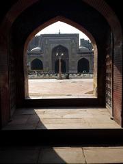 Photo of Wazir Khan Mosque from entrance