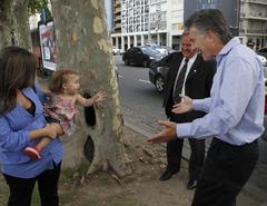 Mauricio Macri with his family and colleagues at Buenos Aires' Christmas Park