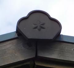 Sternsymbol auf Gussplatte am First der Werkshalle des Freudenthaler Sensenhammers