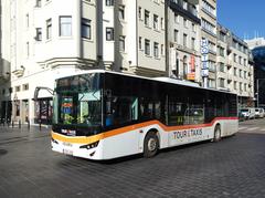 Autobus navette Isuzu Citiport à la place Rogier