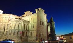 Iglesia de Santiago del Arrabal at night