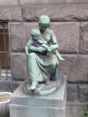 Otto Evan's statue Moderkærlighed outside the Museum of Copenhagen