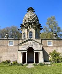 The Dunmore Pineapple building on a clear day